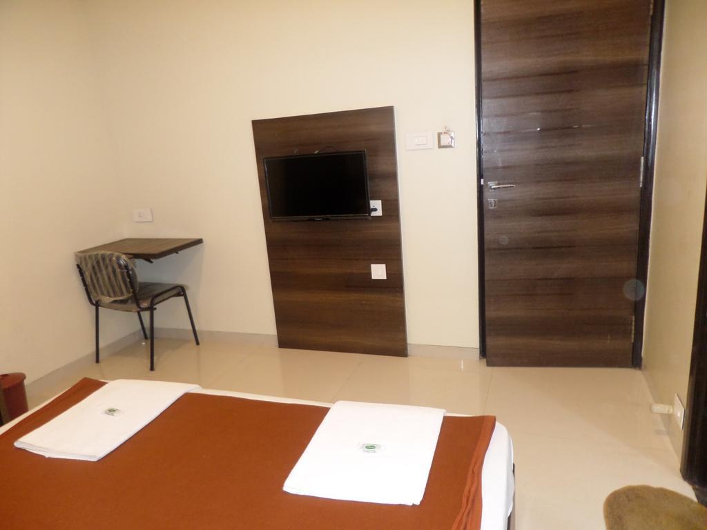 Hotel Sai Heera Residency Shirdi Zimmer foto