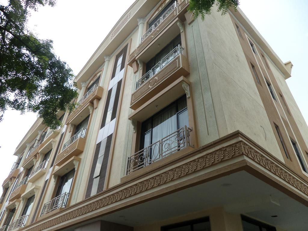 Hotel Sai Heera Residency Shirdi Exterior foto